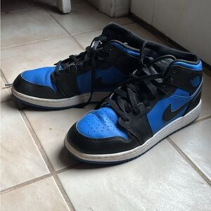 Nike Men's Black and Blue Athletic Sneakers